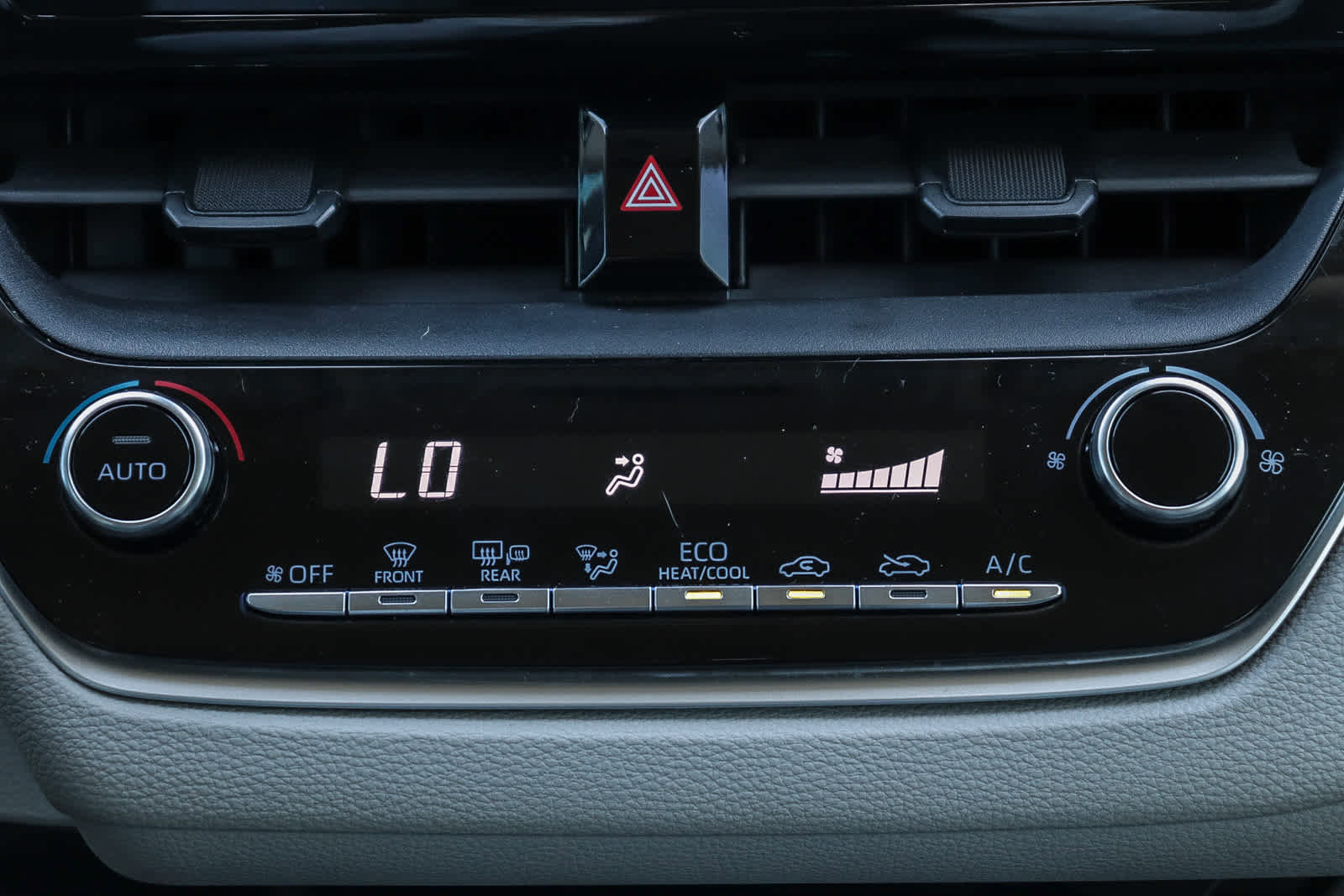 Used 2021 Toyota Corolla LE w/ Carpet Mat Package (TMS) image 13