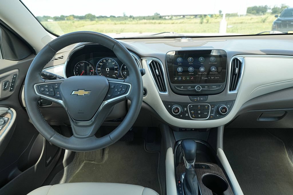 Used 2024 Chevrolet Malibu LT FWD image 29