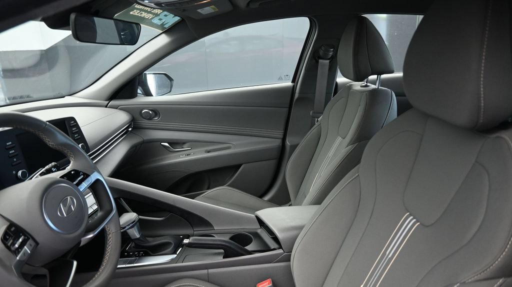 Used 2025 Hyundai Elantra Sport FWD image 23