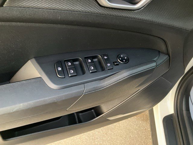Used 2024 Kia Sportage LX image 10