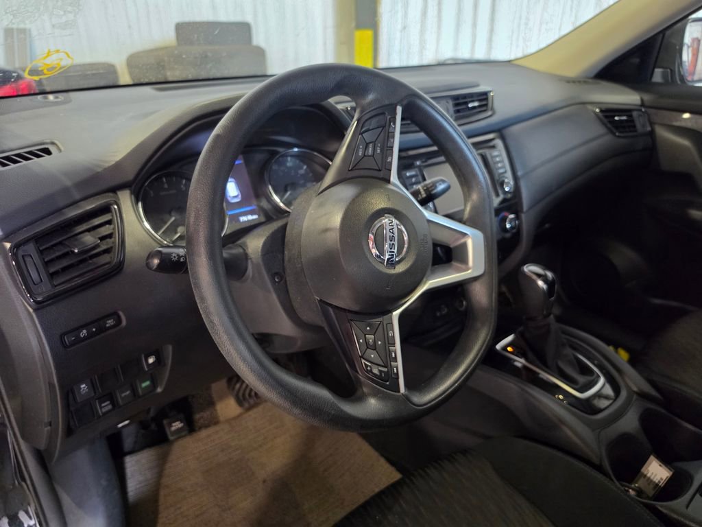 Used 2018 Nissan Rogue S image 4