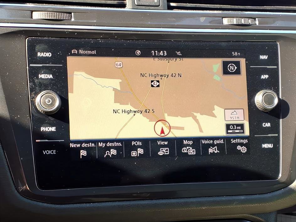 Used 2020 Volkswagen Tiguan SEL image 17