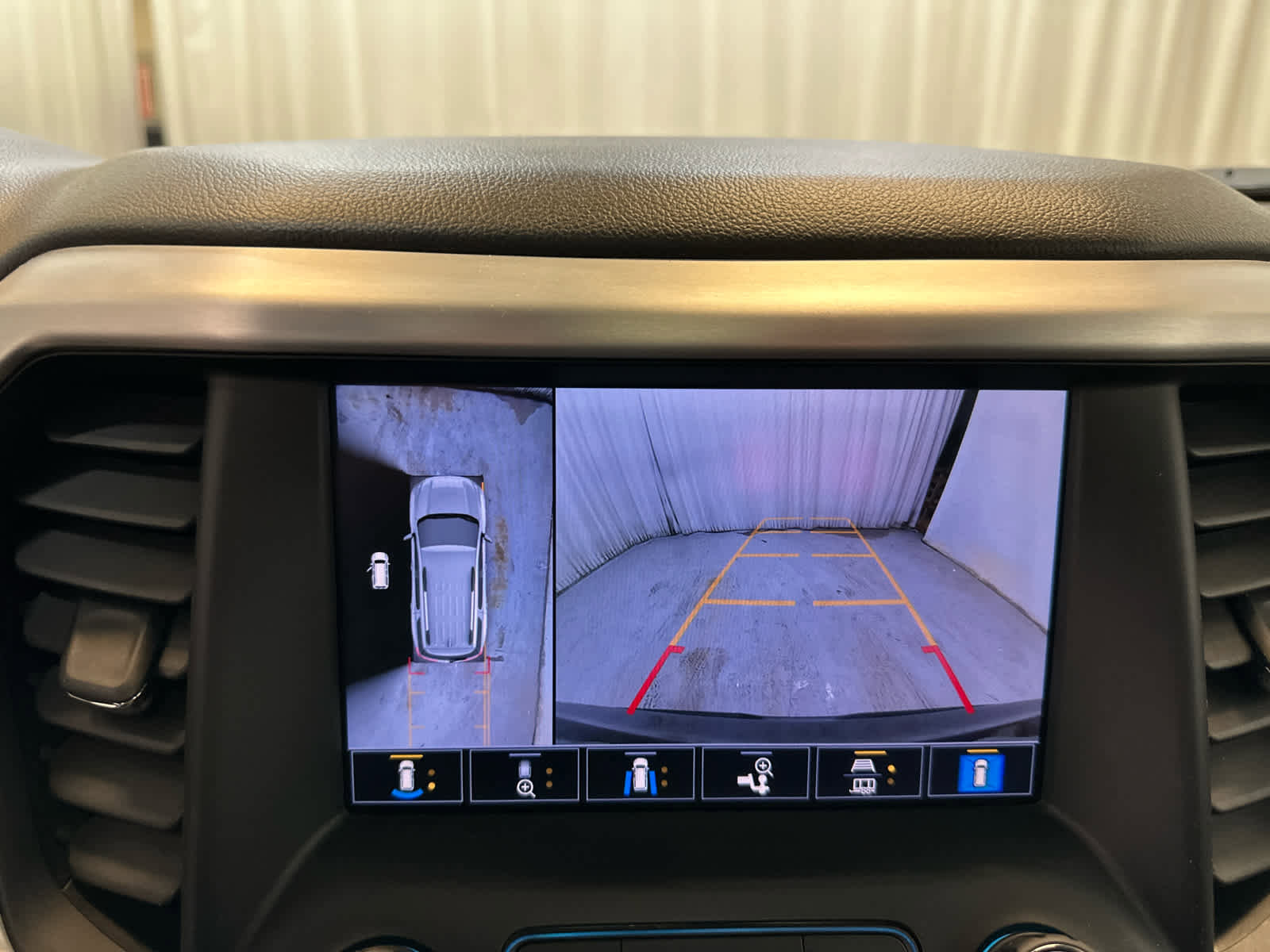 Certified 2021 GMC Acadia SLT w/ Premium Package image 18