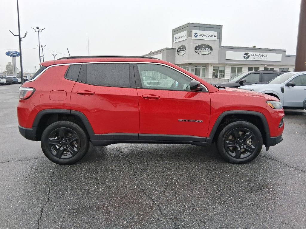 Used 2024 Jeep Compass Latitude image 4