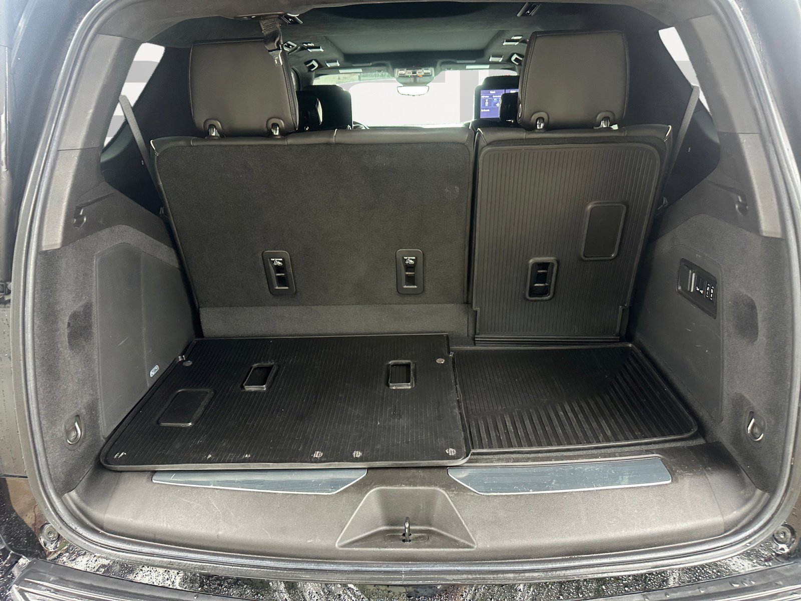 Used 2021 Cadillac Escalade Sport Platinum w/ LPO, ONYX Package AWD/4WD image 12