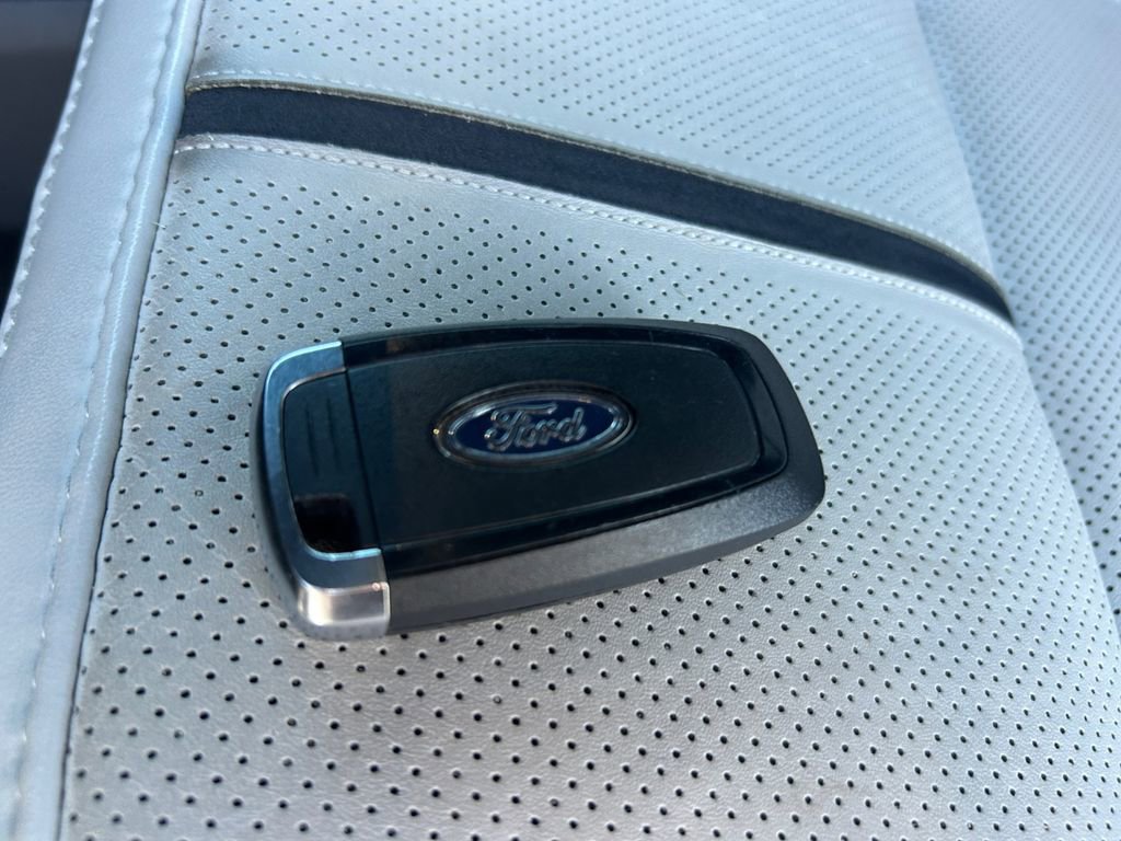 Used 2024 Ford F150 Lightning Platinum AWD/4WD image 31