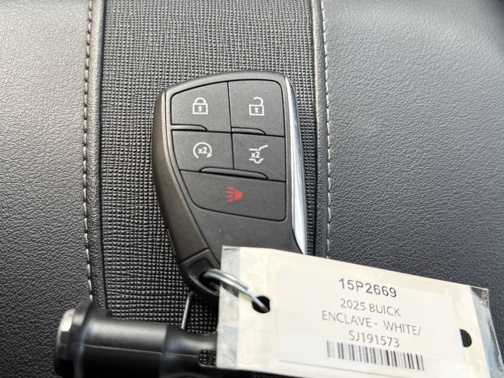 Used 2025 Buick Enclave Preferred AWD/4WD image 45