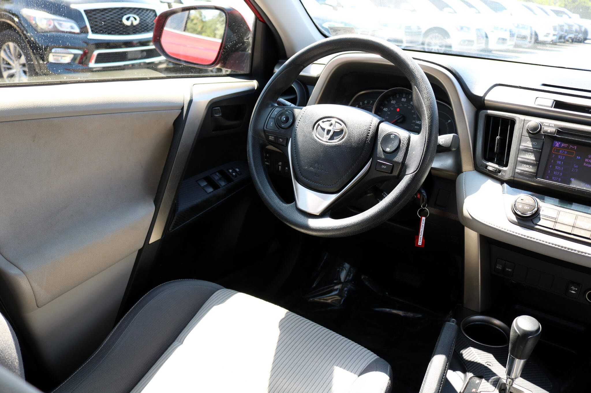 Used 2013 Toyota RAV4 XLE image 29