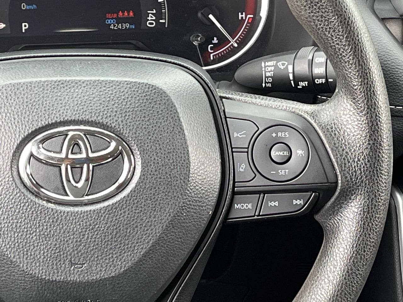 Used 2025 Toyota RAV4 XLE AWD/4WD image 14