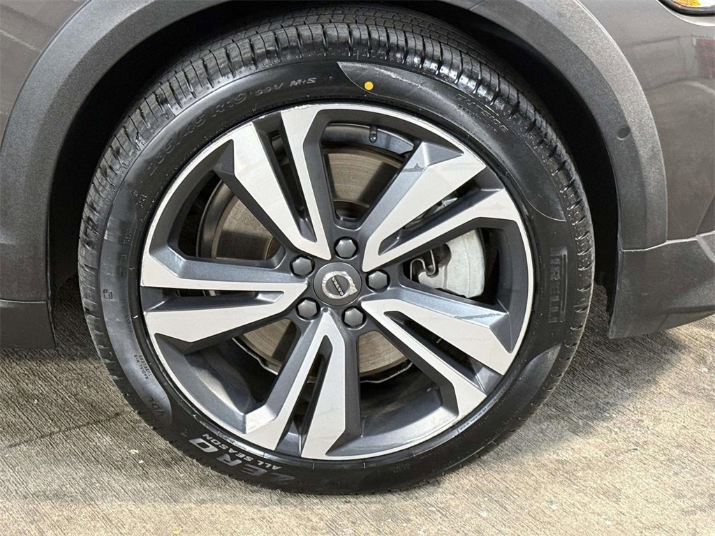 Used 2023 Volvo V60 B5 Cross Country Plus w/ Climate Package image 13
