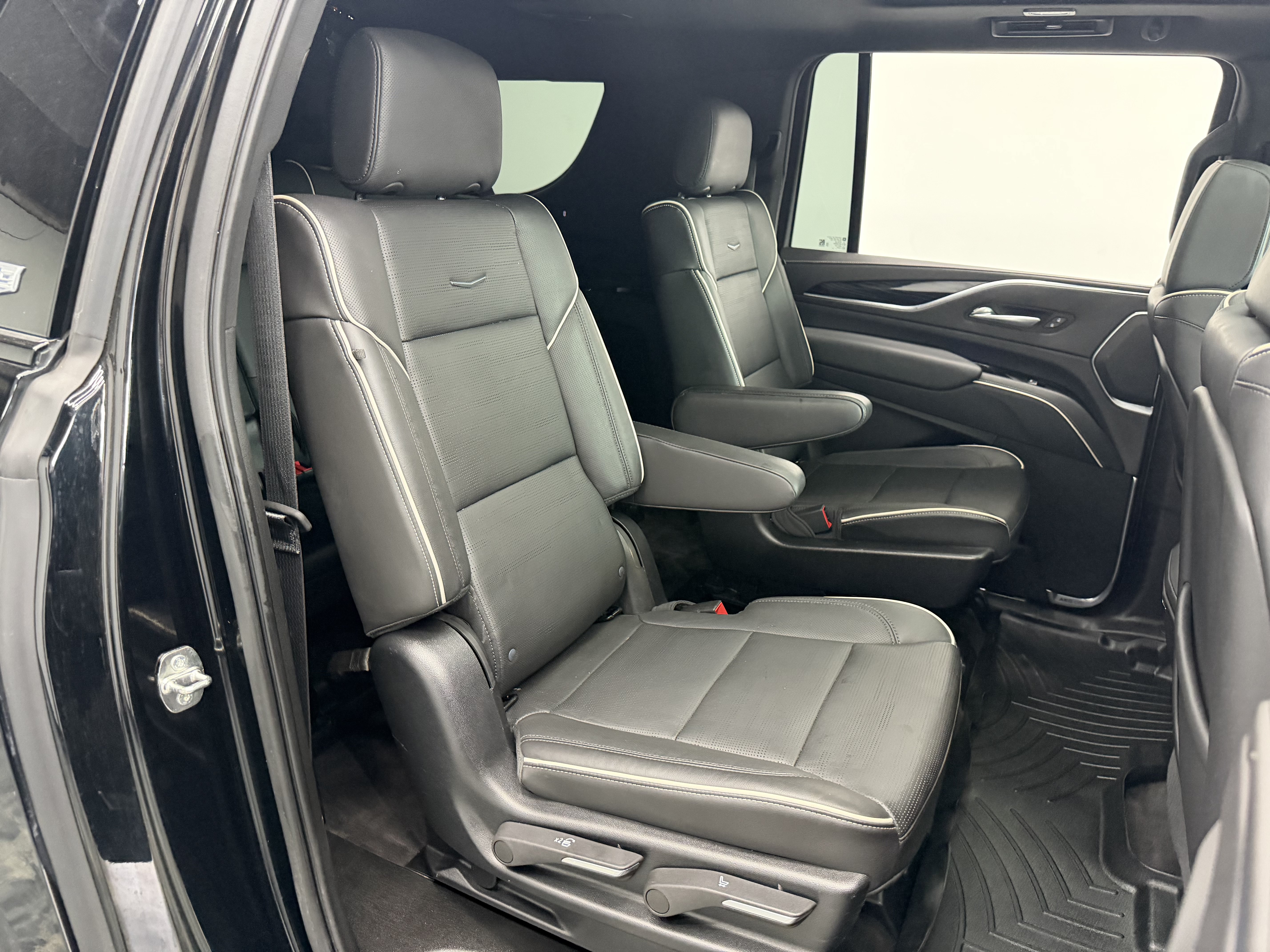 Used 2022 Cadillac Escalade ESV Sport w/ Touring Package AWD/4WD image 25