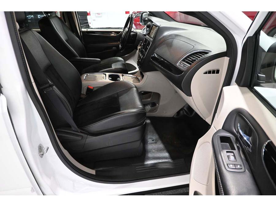 Used 2017 Dodge Grand Caravan SXT FWD image 15