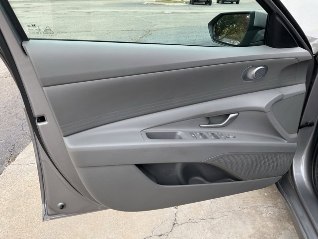 Certified 2024 Hyundai Elantra SE FWD image 17