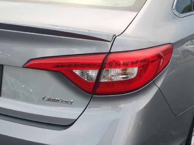 Used 2015 Hyundai Sonata Limited w/ Option Group 05 FWD image 11