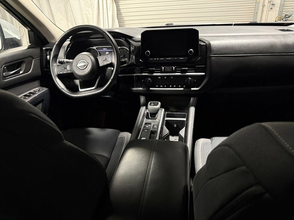 Used 2024 Nissan Pathfinder SV FWD image 13