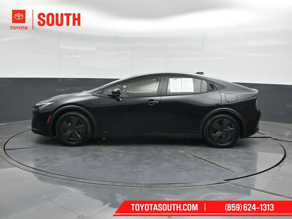 Used 2025 Toyota Prius LE AWD/4WD image 7