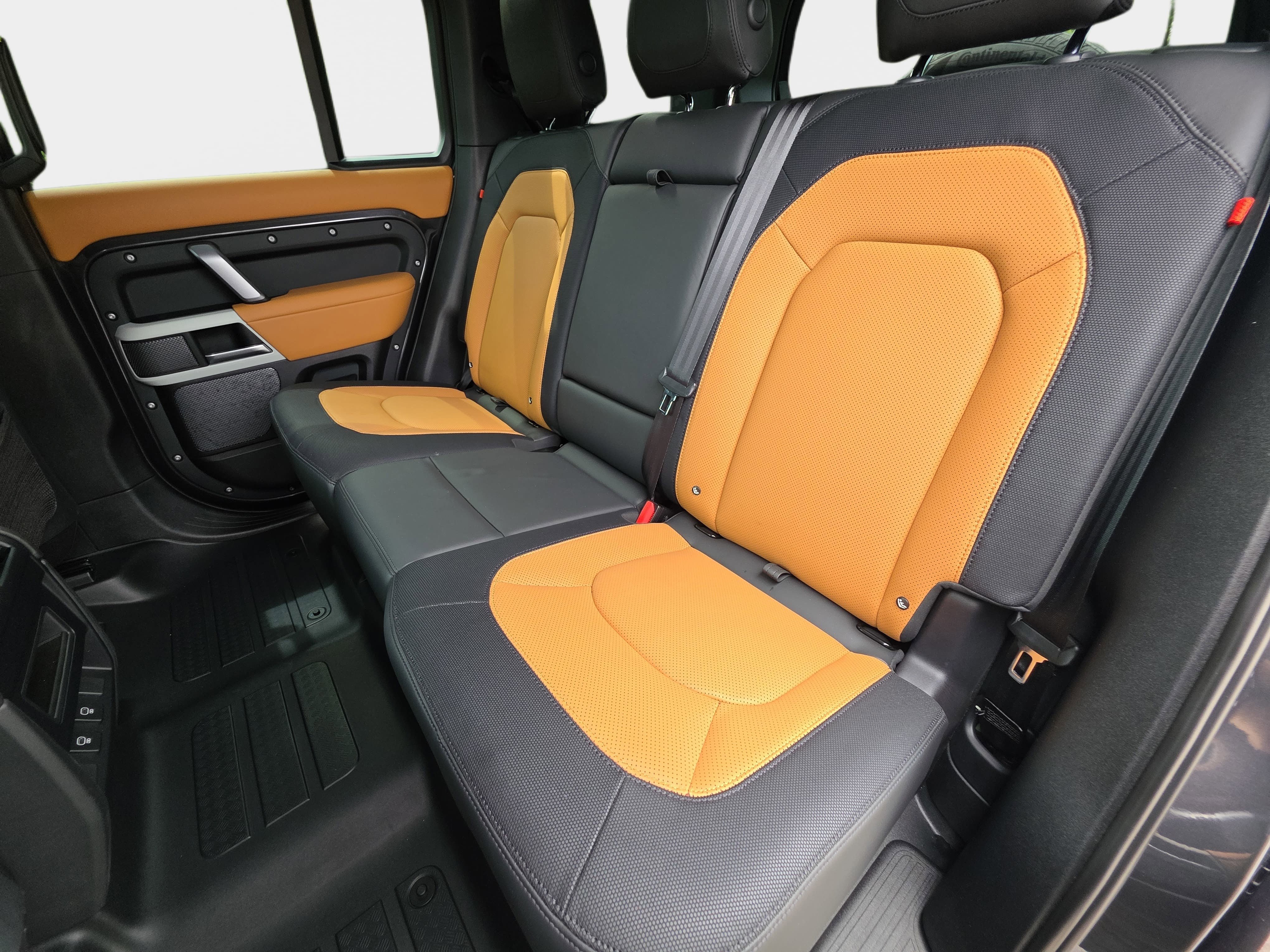 Used 2023 Land Rover Defender 110 X-Dynamic SE AWD/4WD image 13