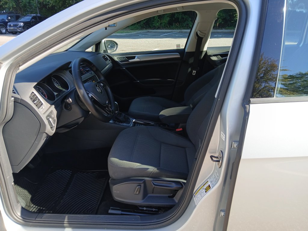 Used 2017 Volkswagen Golf SportWagen FWD image 19