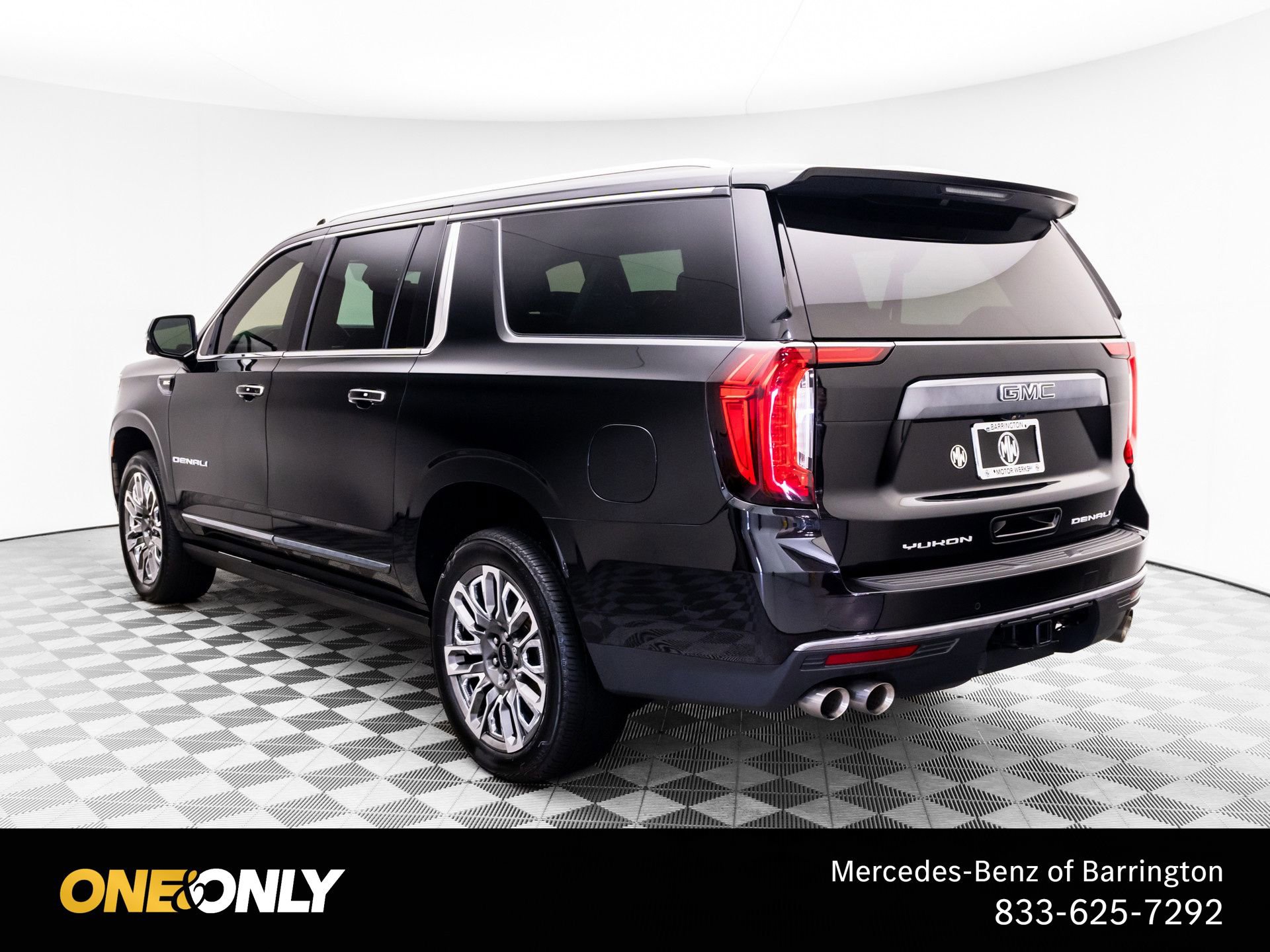 Used 2023 GMC Yukon XL Denali Ultimate AWD/4WD image 3