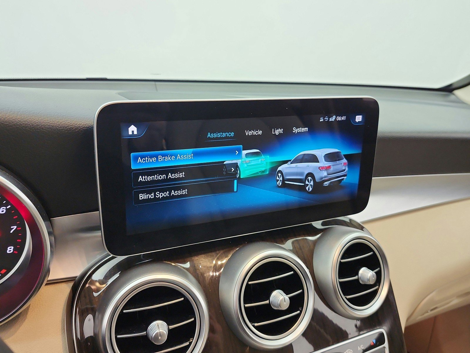 Used 2020 Mercedes-Benz GLC 300 4MATIC image 13