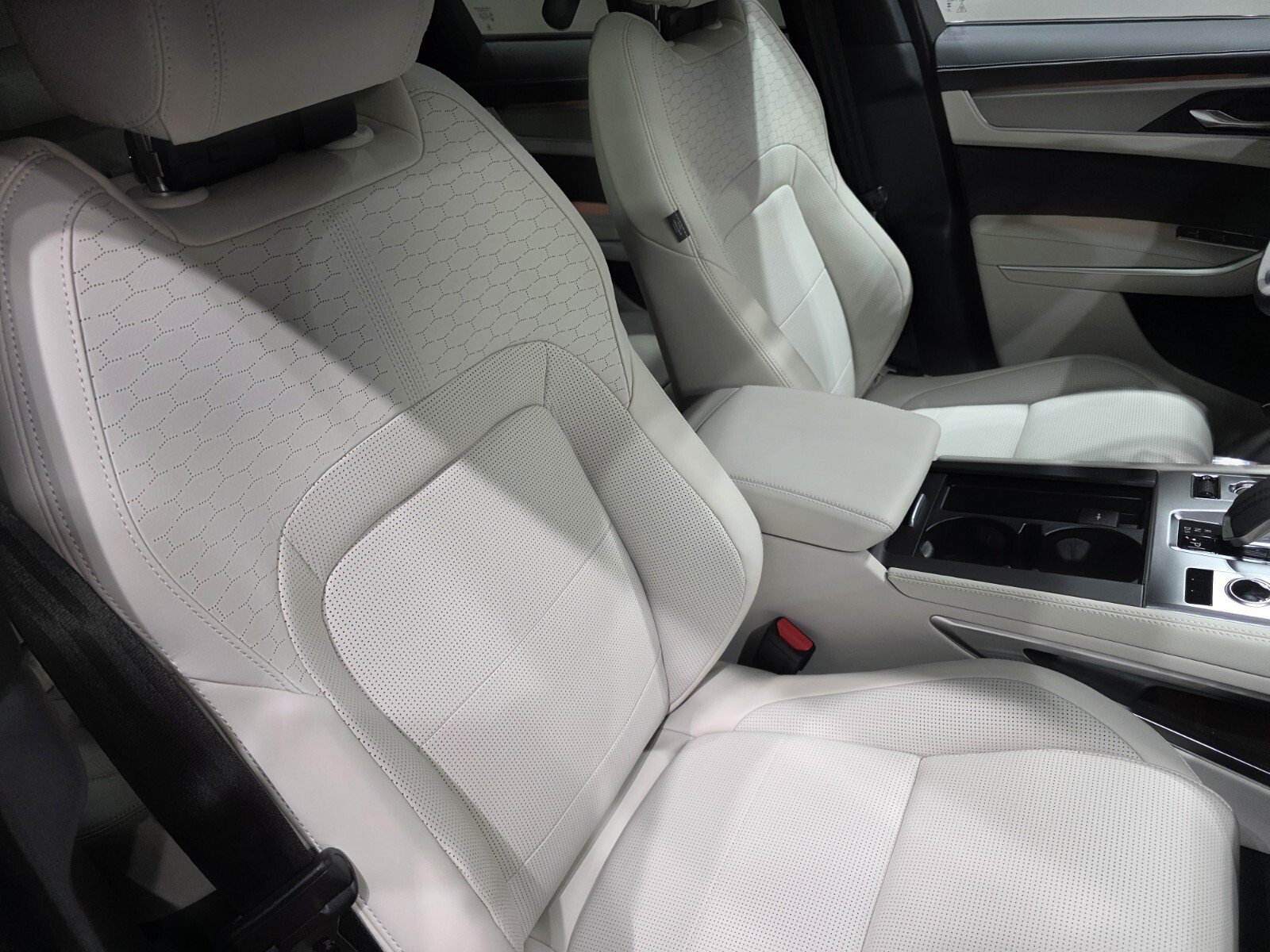 New 2026 Jaguar F-PACE R-Dynamic S AWD/4WD image 21