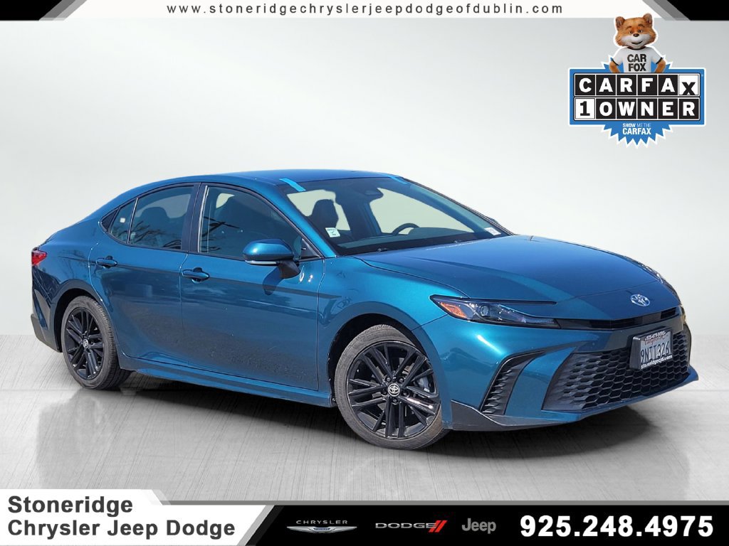 Used 2025 Toyota Camry SE FWD image 1