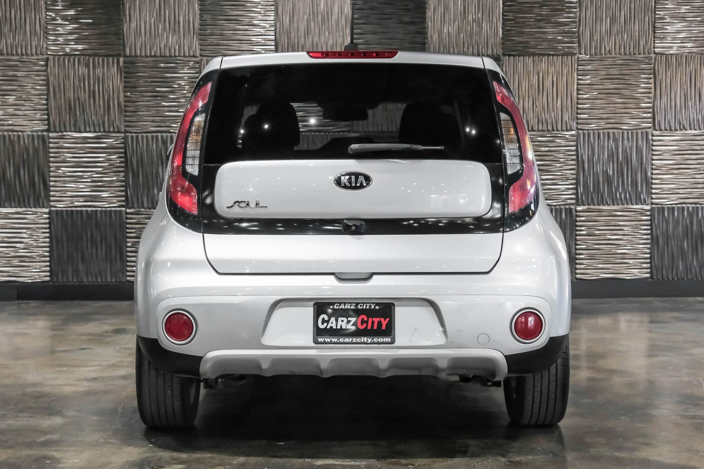 Used 2019 Kia Soul + image 9