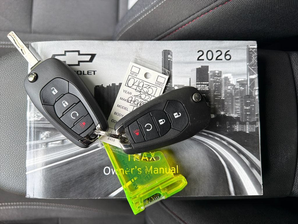 Used 2026 Chevrolet Trax RS FWD image 32