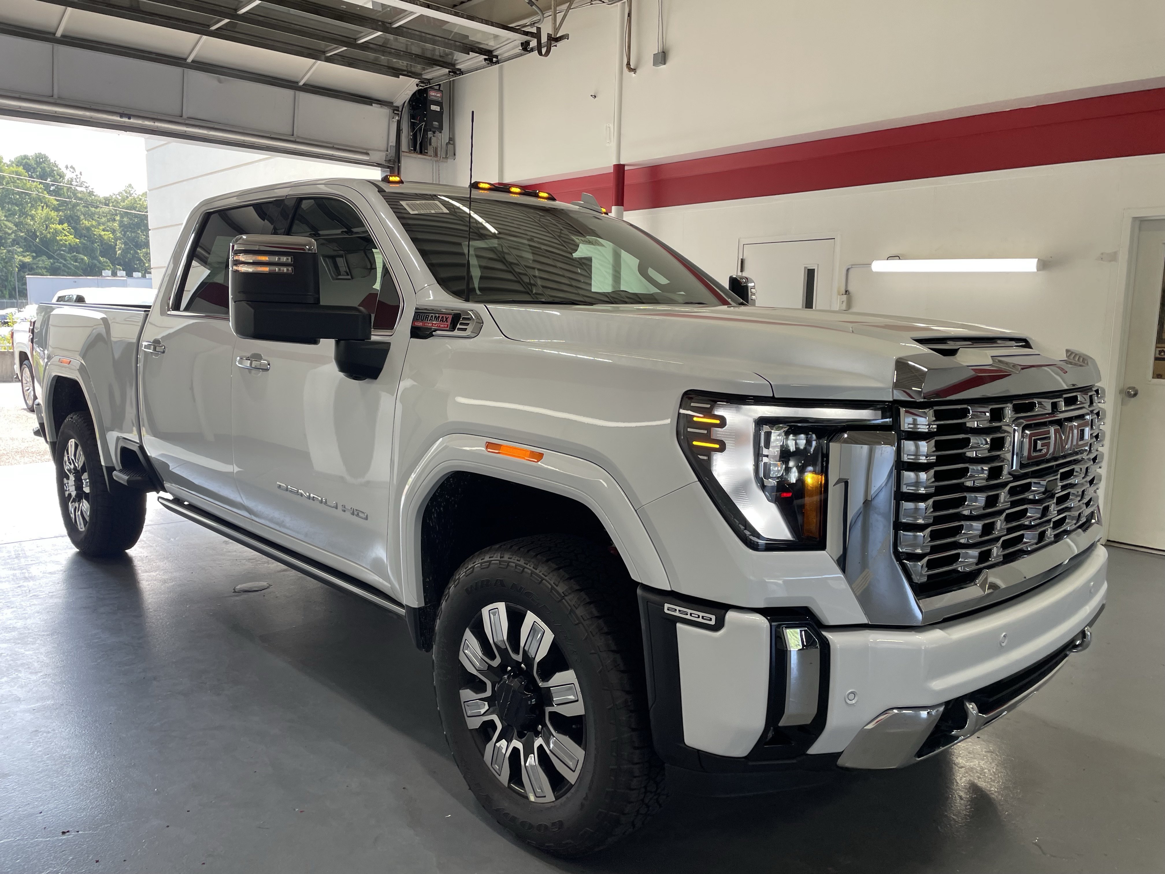 New 2026 GMC Sierra 2500 Denali w/ Denali Reserve Package AWD/4WD image 3