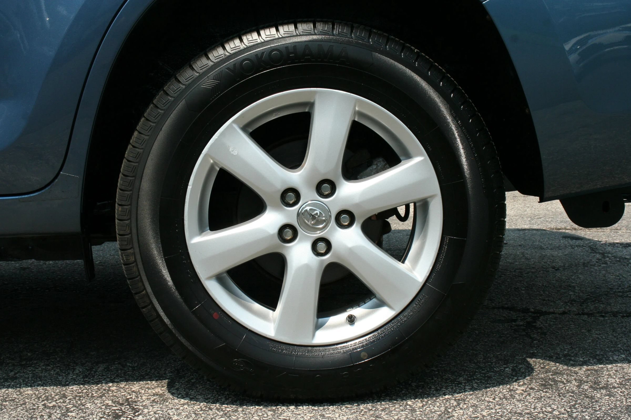 Used 2006 Toyota RAV4 Limited AWD/4WD image 11