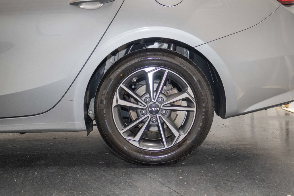 Used 2023 Kia Forte LXS w/ LXS Technology Package FWD image 9