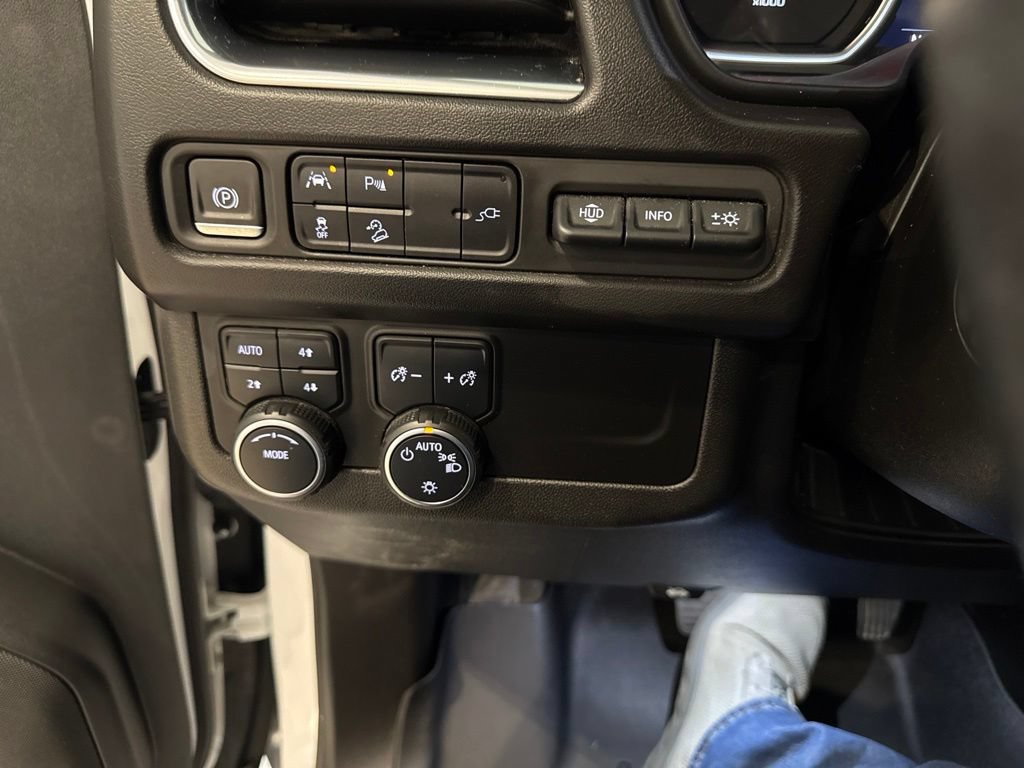 Used 2021 Chevrolet Tahoe Premier AWD/4WD image 36