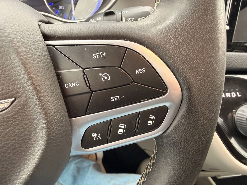 Used 2022 Chrysler Pacifica Touring-L image 29