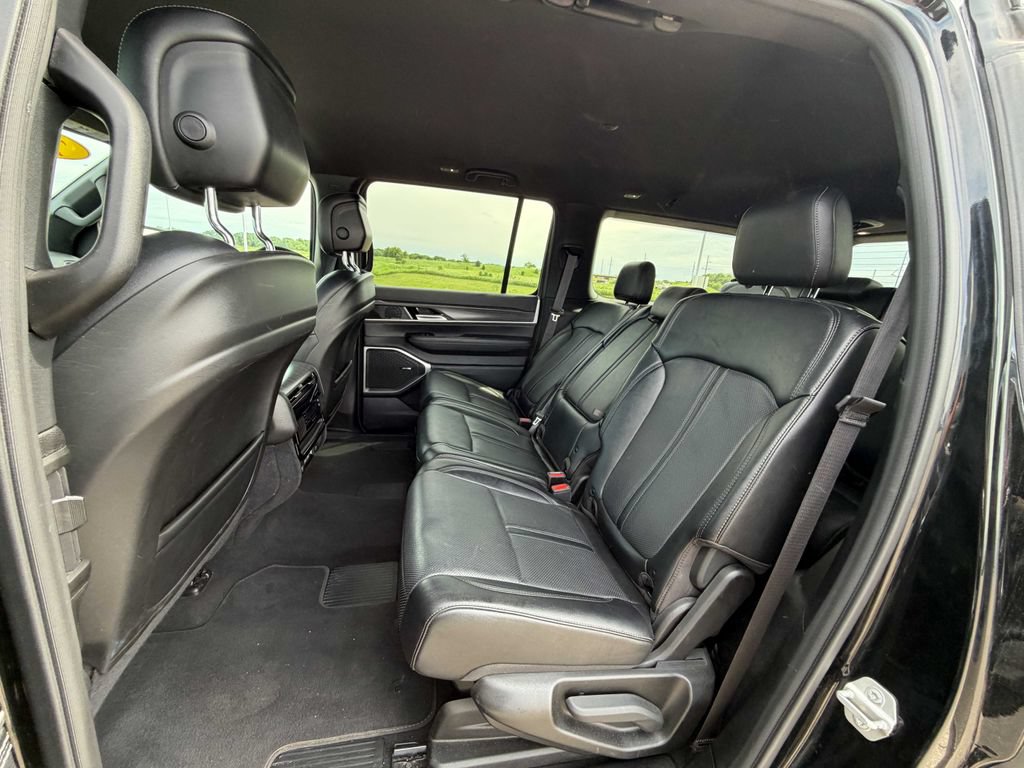 Used 2024 Jeep Wagoneer Series II w/ Flexible Seating Group AWD/4WD image 19
