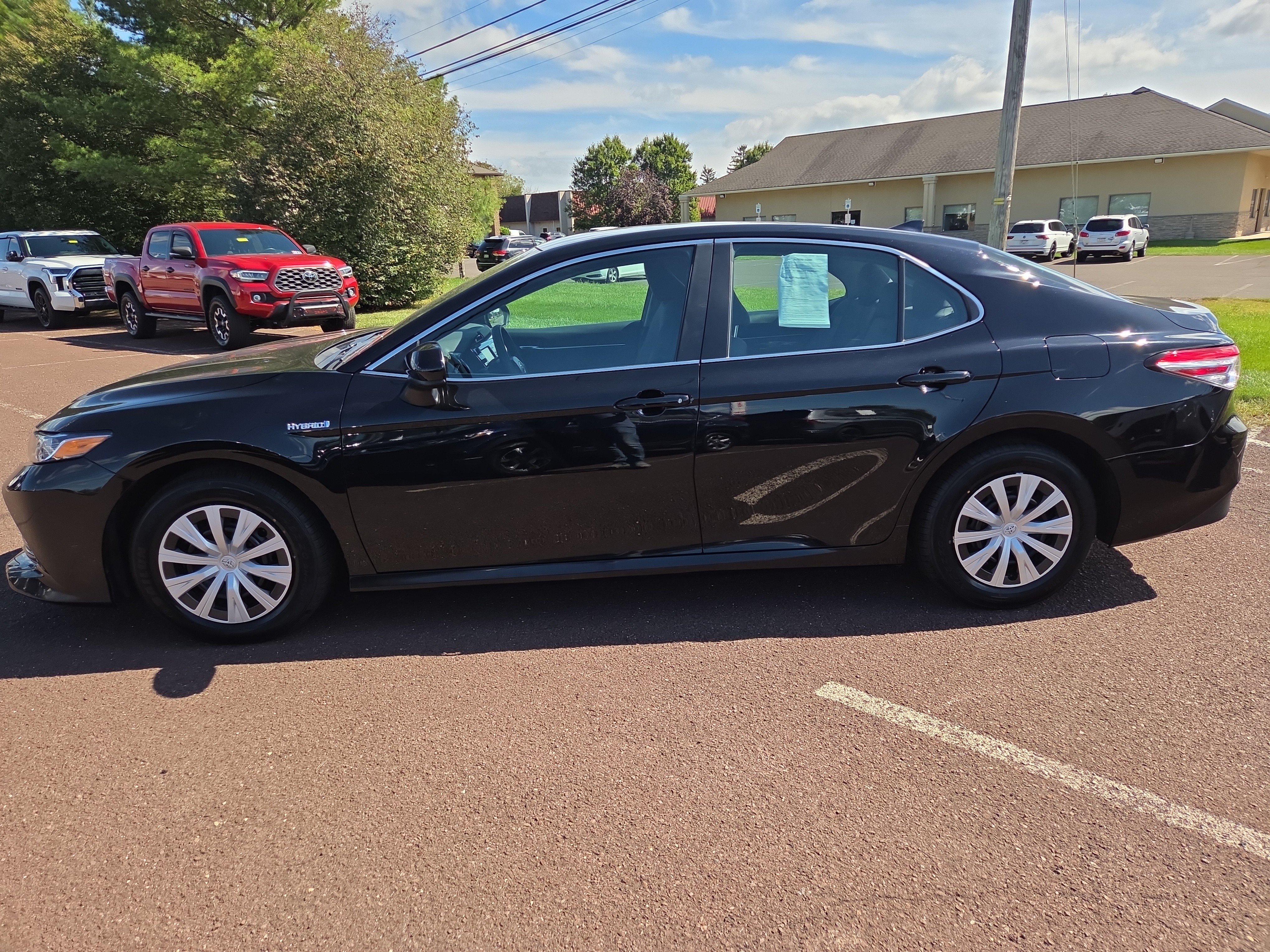 Used 2020 Toyota Camry LE FWD image 6