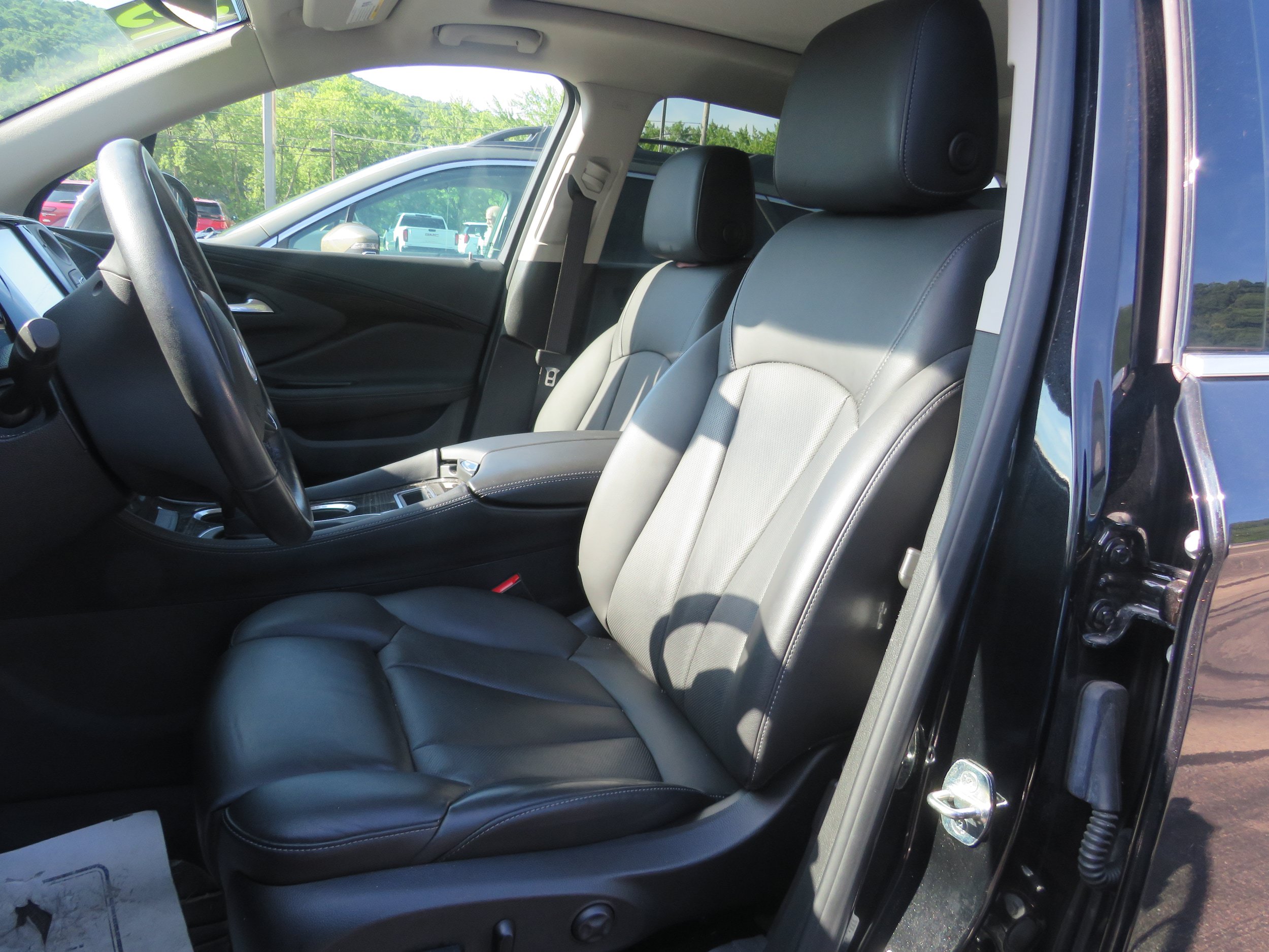 Used 2019 Buick Envision Premium w/ Driver Confidence Package AWD/4WD image 8