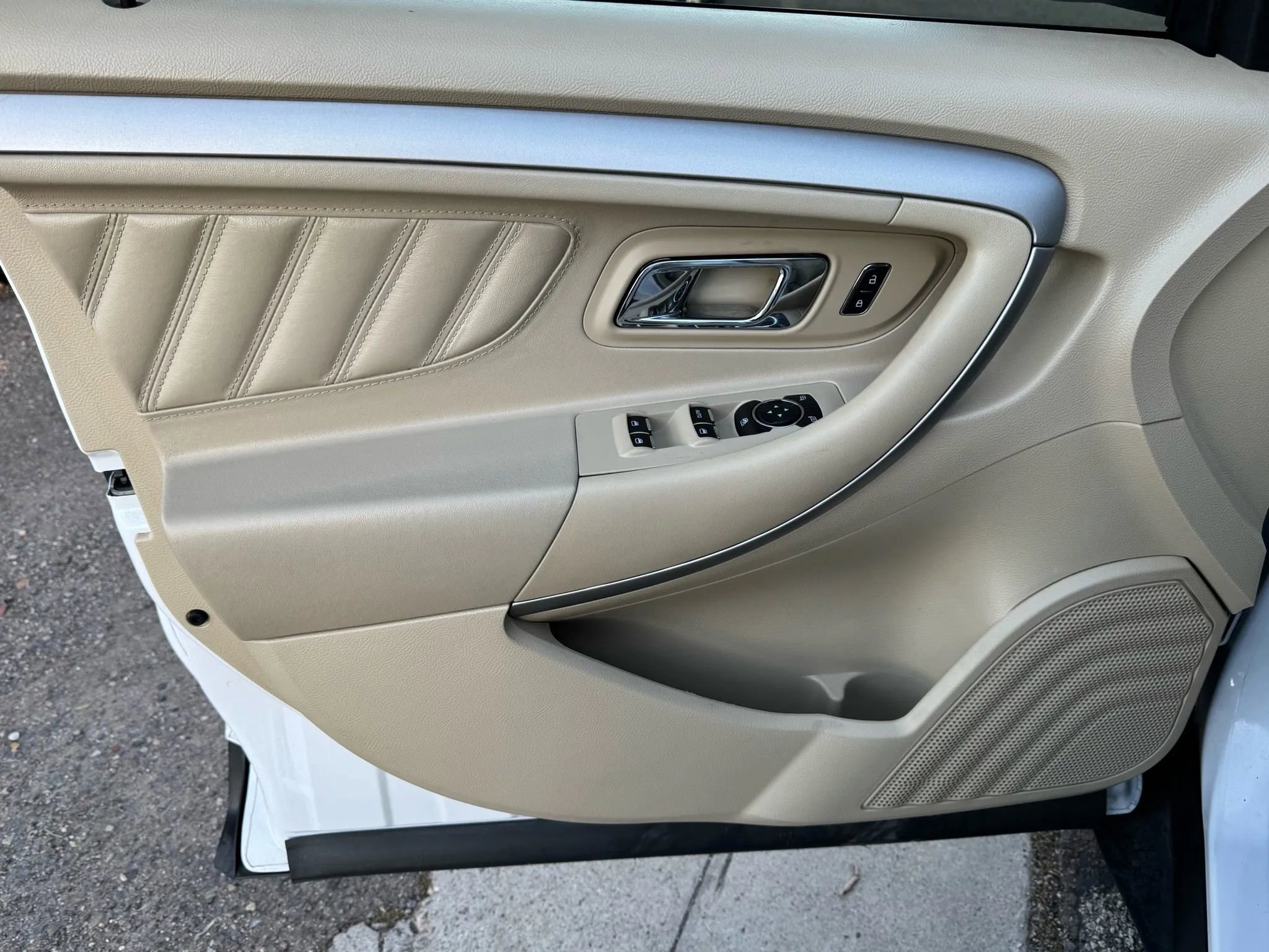 Used 2018 Ford Taurus SEL w/ Equipment Group 201A image 33