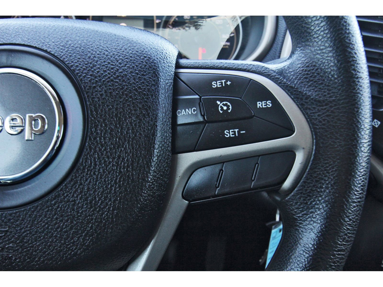 Used 2016 Jeep Cherokee Sport image 19