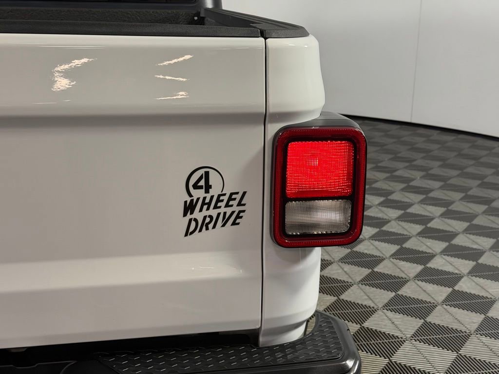 Certified 2022 Jeep Gladiator Willys image 12