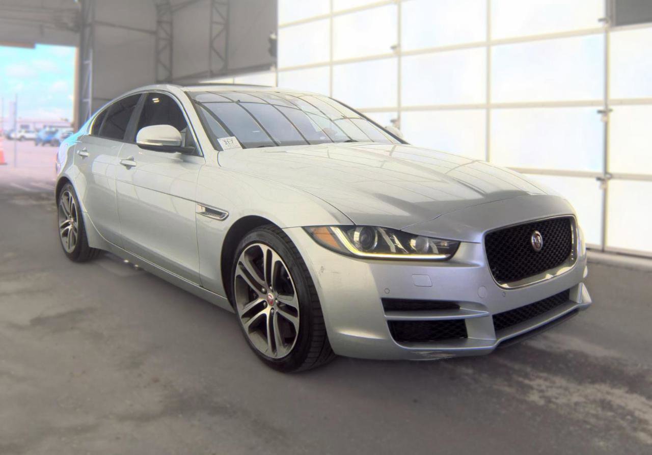 Used 2017 Jaguar XE Premium RWD image 4