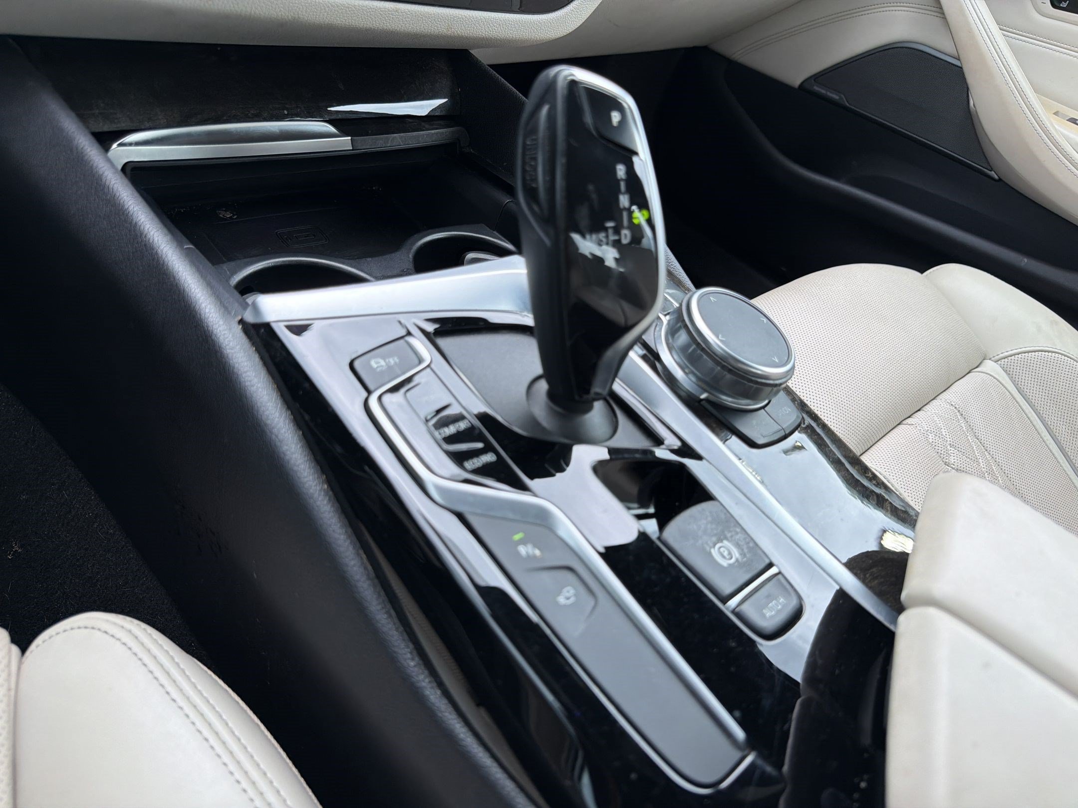Used 2019 BMW 530i xDrive w/ Premium Package AWD/4WD image 17