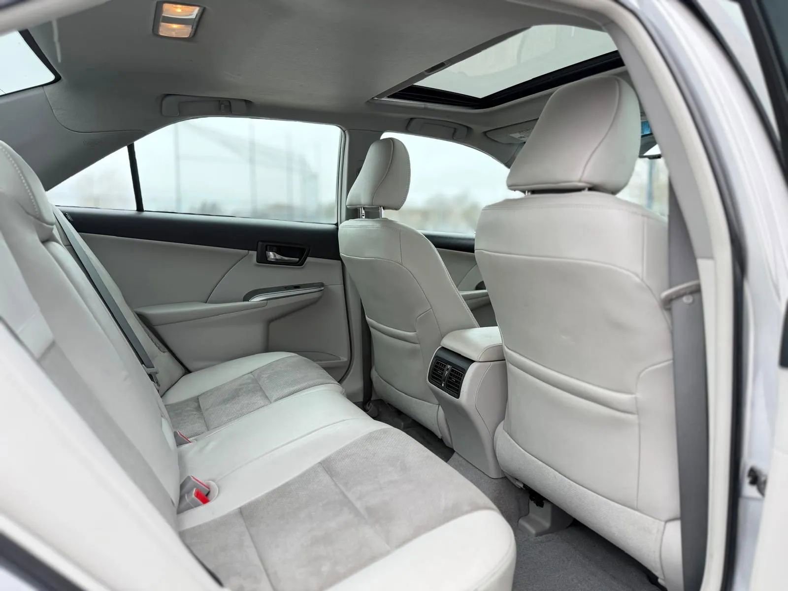 Used 2012 Toyota Camry XLE w/ Leather Pkg image 28