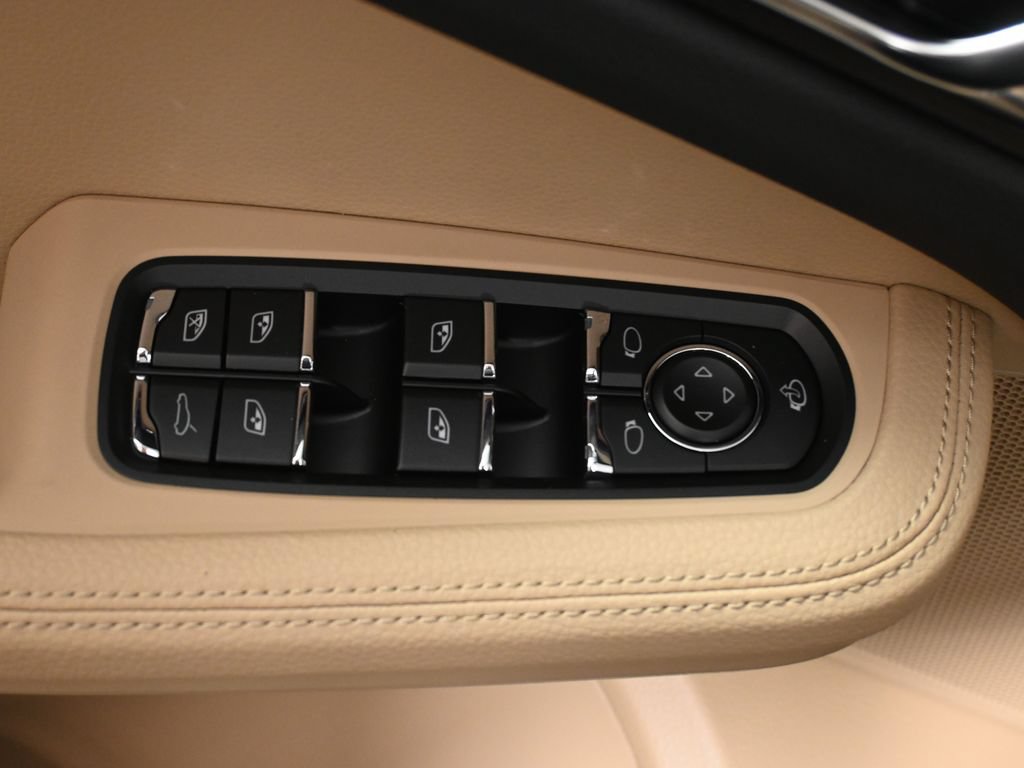 New 2026 Porsche Macan AWD/4WD image 34