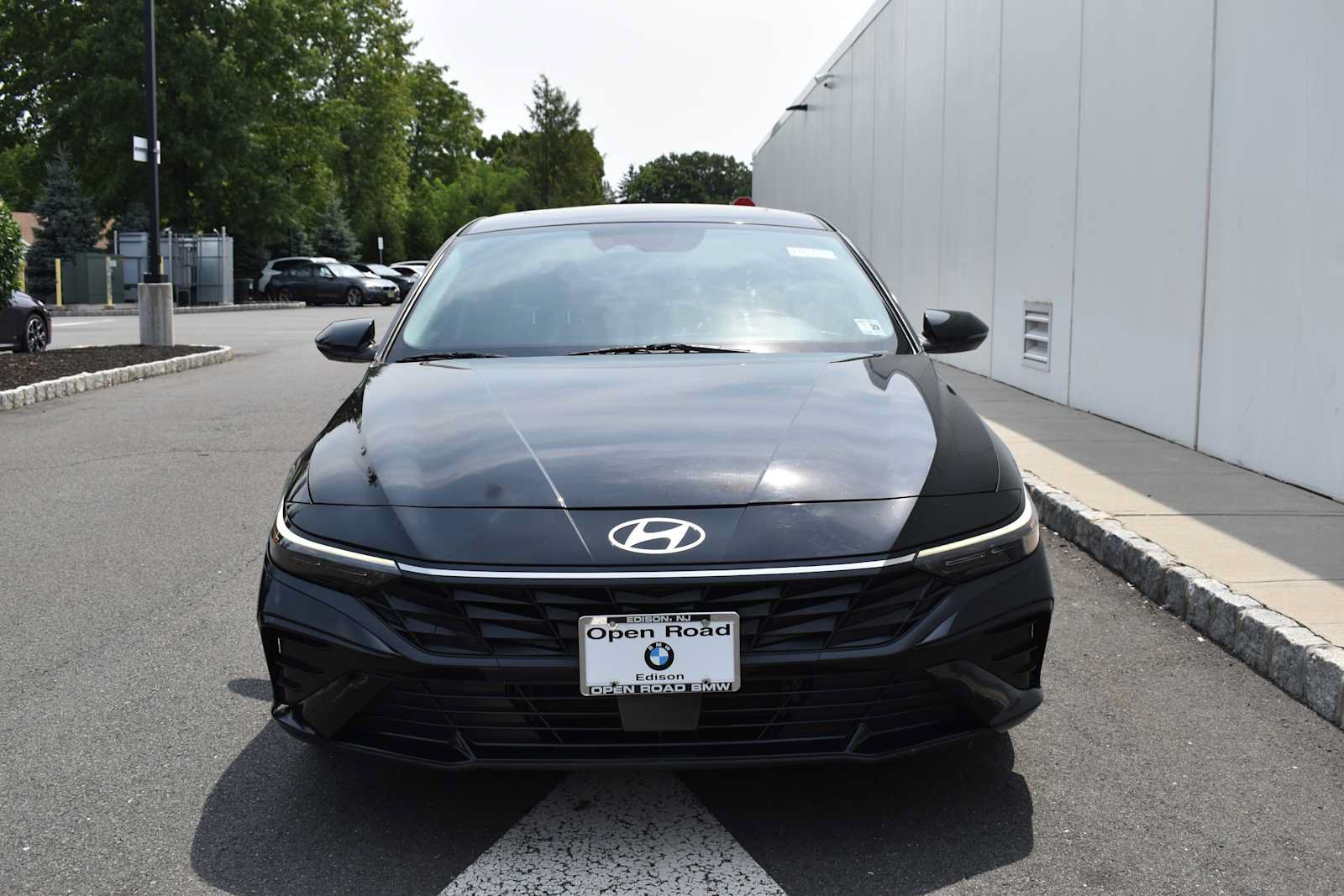 Used 2024 Hyundai Elantra Limited FWD image 2