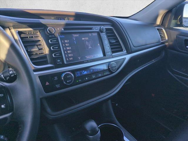 Used 2014 Toyota Highlander Limited w/ Driver Technology Package AWD/4WD image 15
