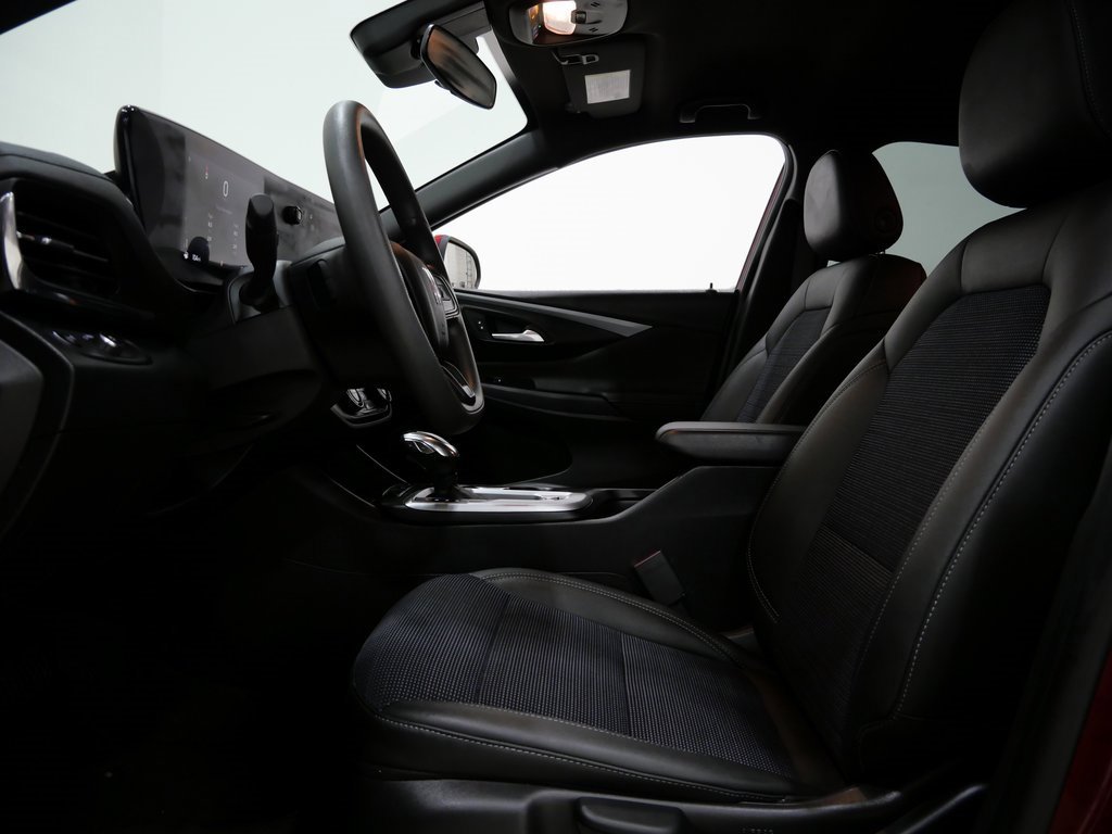 Used 2025 Buick Envista Preferred w/ Convenience II Package image 12