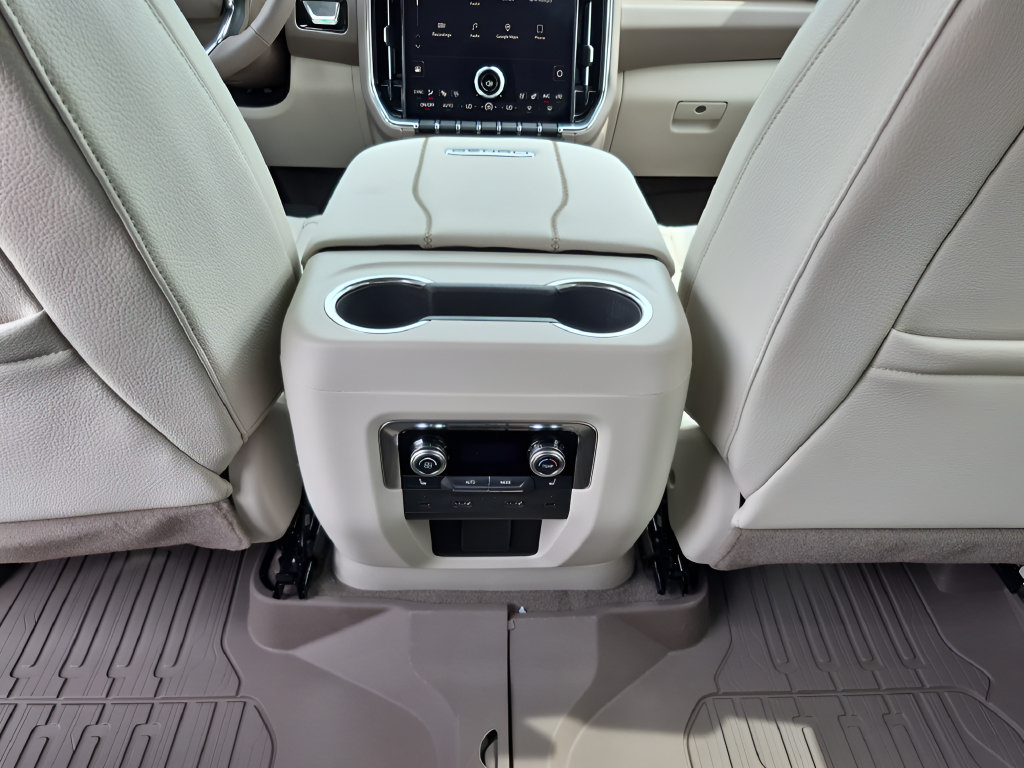 New 2026 GMC Yukon Denali w/ Denali Reserve Package AWD/4WD image 31