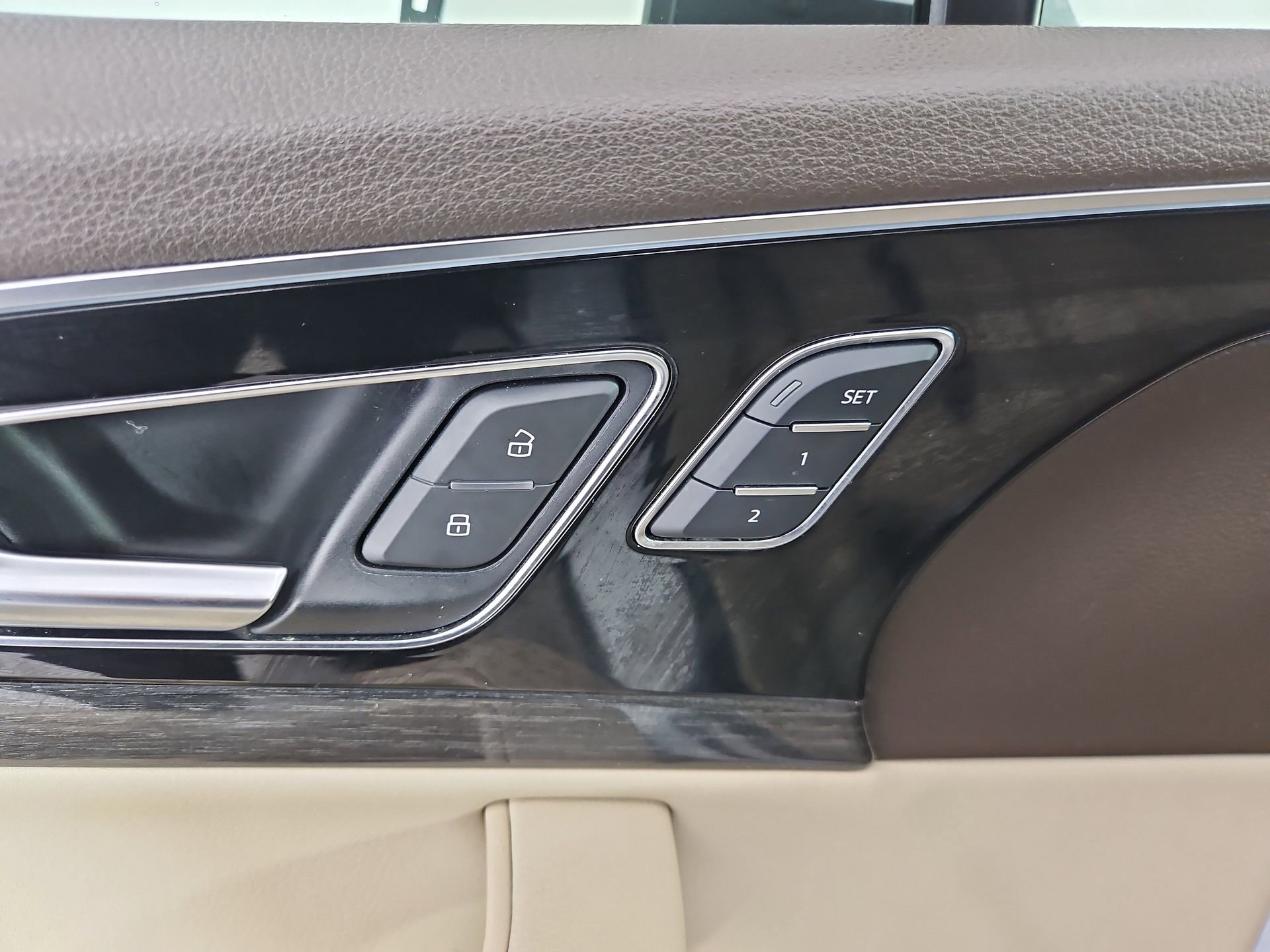 Used 2017 Audi Q7 3.0T Premium Plus w/ Premium Plus Package image 23