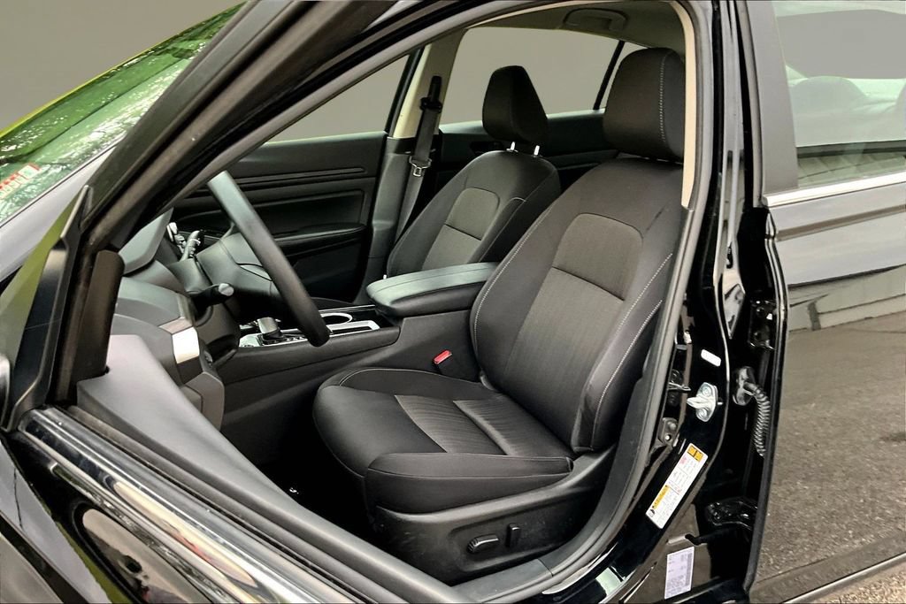Used 2024 Nissan Altima 2.5 SV FWD image 19