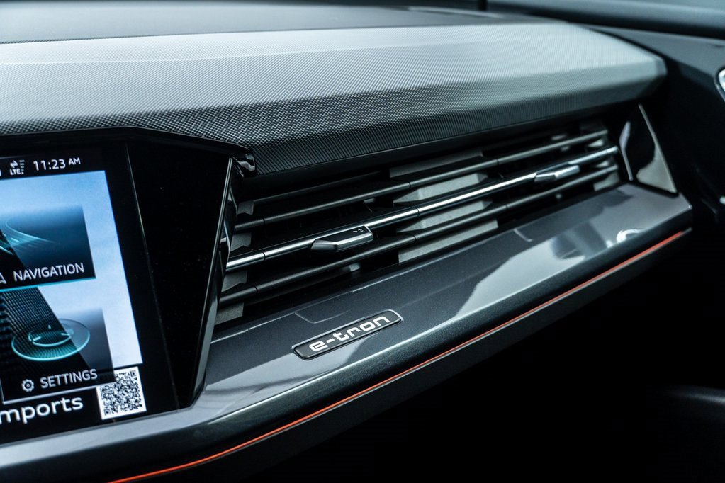 Used 2025 Audi Q4 e-tron Prestige w/ Sport Package image 20